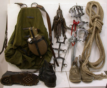 Njins da jì a crëp y recuisic dl film ora dla cuelzion Luis Trenker tl Museum Gherdëina Njins da jì a crëp y recuisic dl film ora dla cuelzion Luis Trenker tl Museum Gherdëina