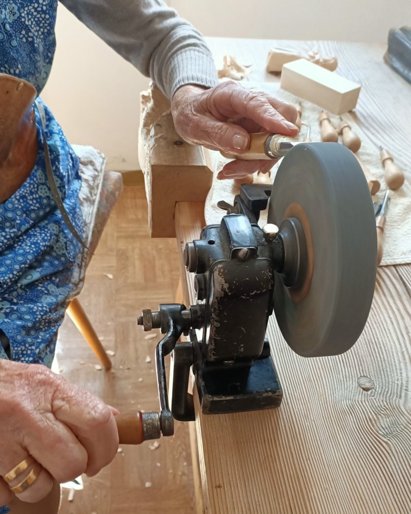 Amulé cun la mola a sut Amulé cun la mola a sut