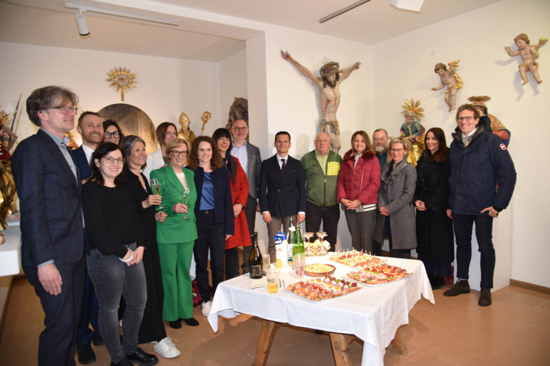 24 de merz 2025: Presentazion dl Geoportal tl Museum Gherdëina cun autoriteies, grupa de lëur, partner dla cultura y dl turism.(Foto Museum Gherdëina) 24 de merz 2025: Presentazion dl Geoportal tl Museum Gherdëina cun autoriteies, grupa de lëur, partner dla cultura y dl turism.(Foto Museum Gherdëina)